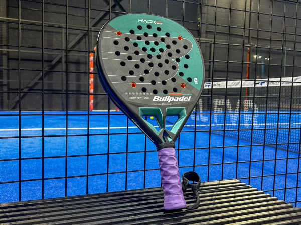 Bullpadel Hack 04 Hybrid 2025